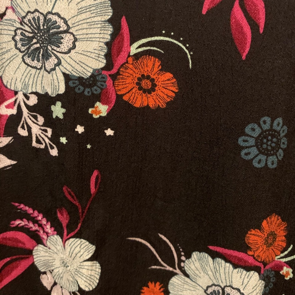 Black & floral top (Fits size large)